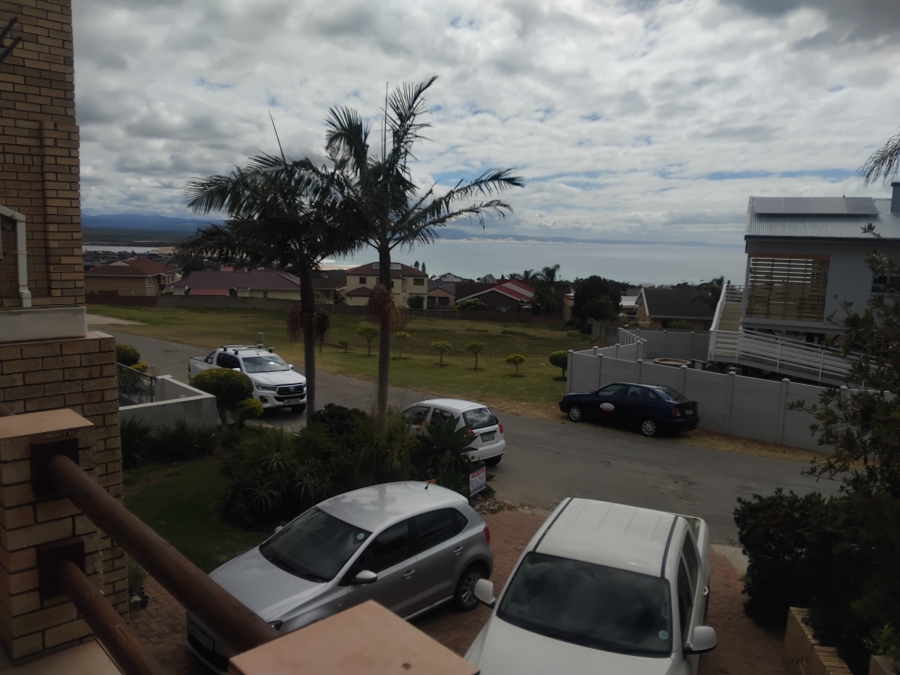 6 Bedroom Property for Sale in Wavecrest Eastern Cape